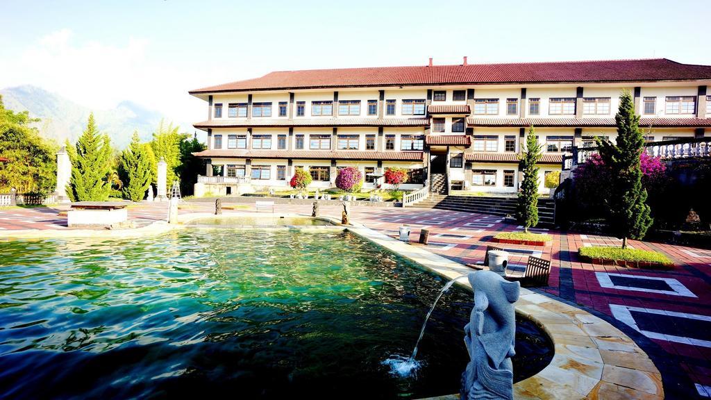 Puri Bening Lake Front Hotel Кубу Экстерьер фото